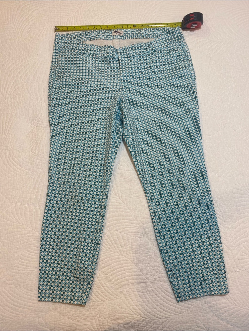 The Diva Teal Geometric Capris